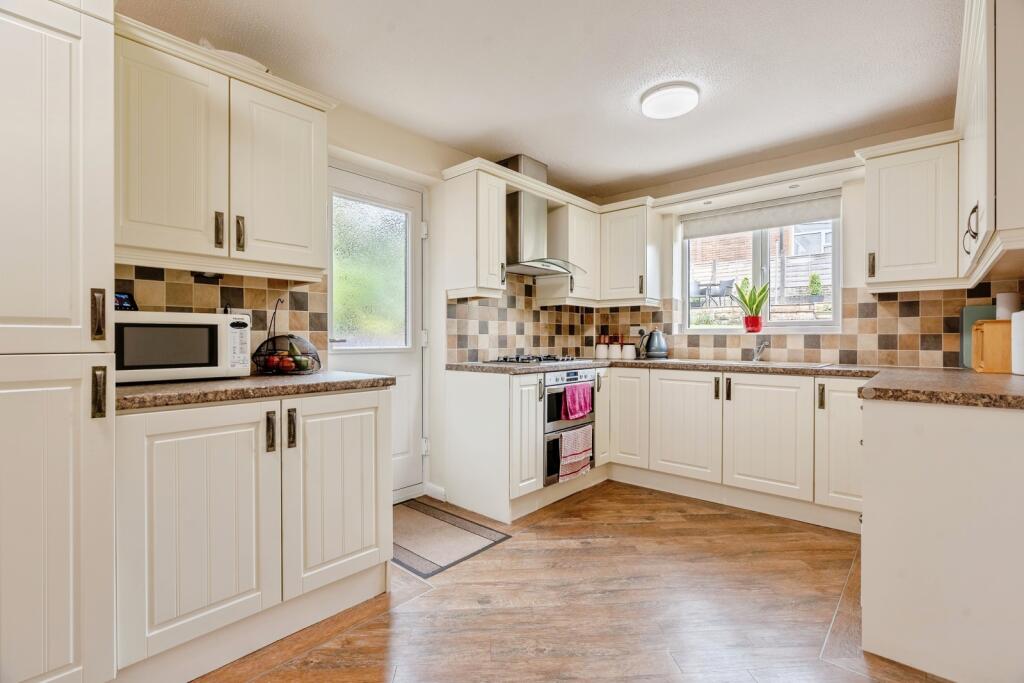 Lingmoor Drive, Burnley, Lancashire, BB12 photo 4
