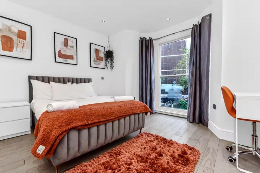 Main image of property: Kennington Lane, London, SE11