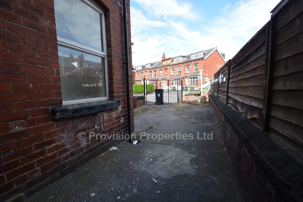 8 bedroom terraced house for rent
