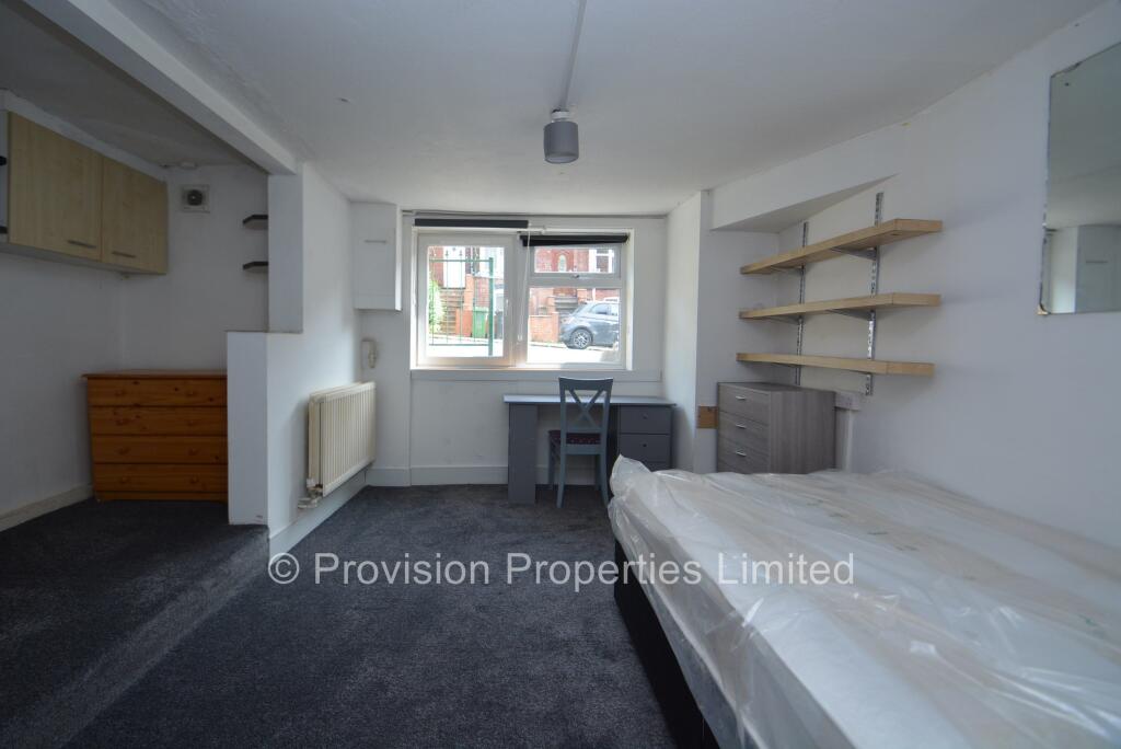 8 bedroom terraced house for rent