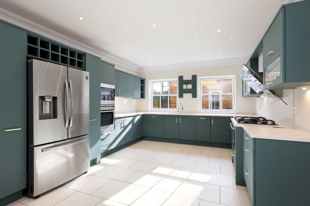 House in Slough - View 2