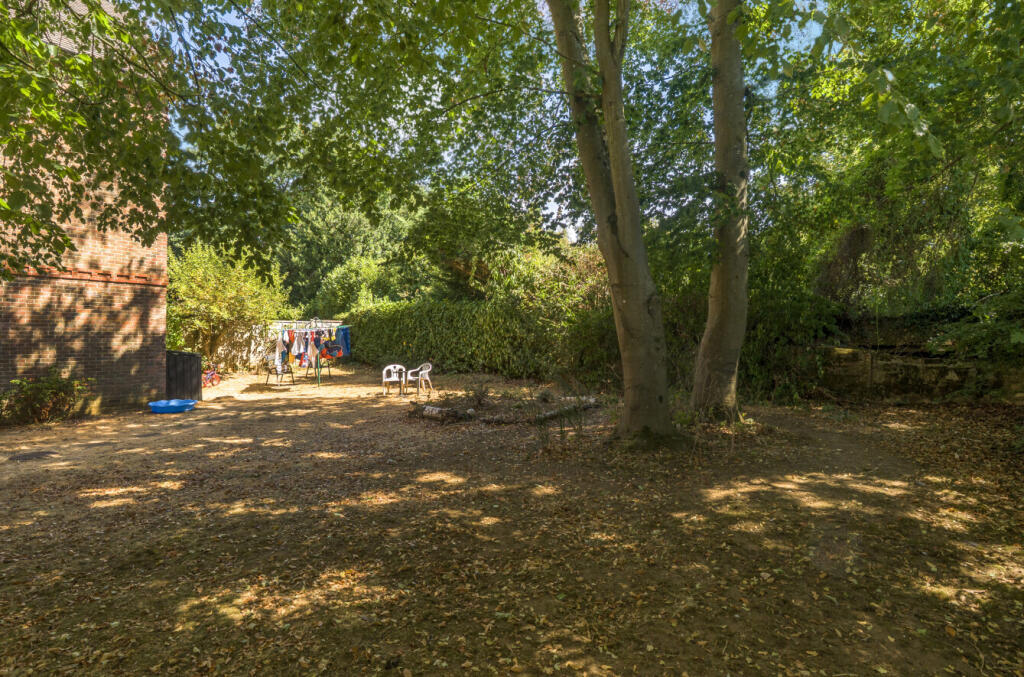 Apartment in Milford, Witley and Milford - View 4