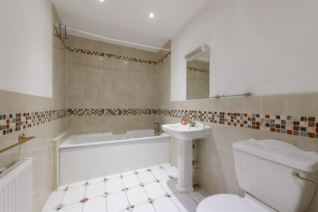 Apartment in London - More