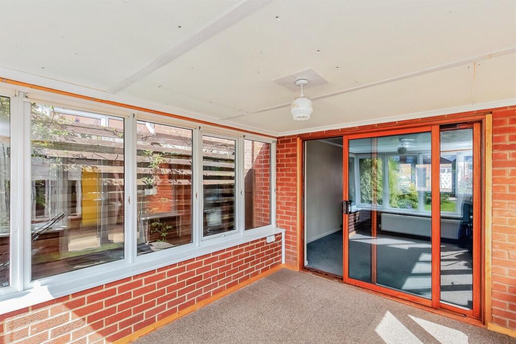 House in Kettering, Brambleside - View 4