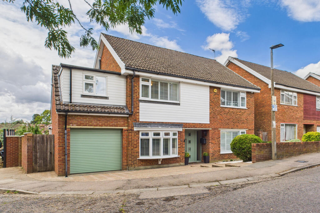 Main image of property: Beaumayes Close, Boxmoor, HP1