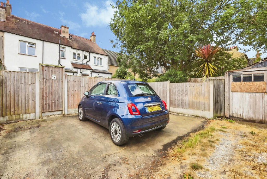 House in Southend-on-Sea - View 4