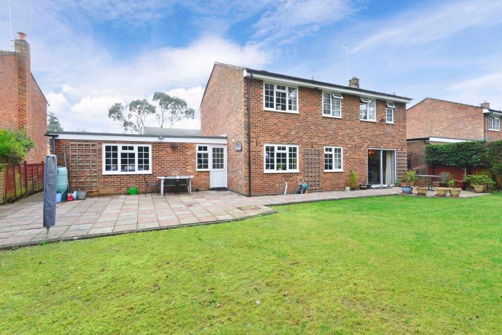 5 bed detached - Cromwell Place, Cranleigh, GU6 image 3