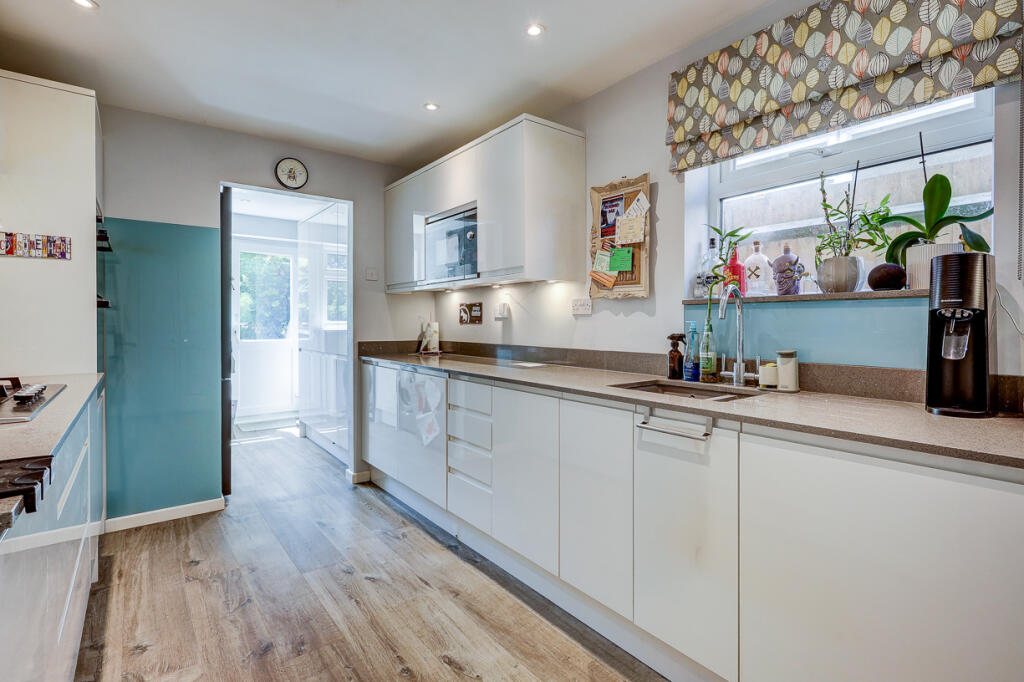 Woodview Road, Dunmow, Essex, CM6 photo 4