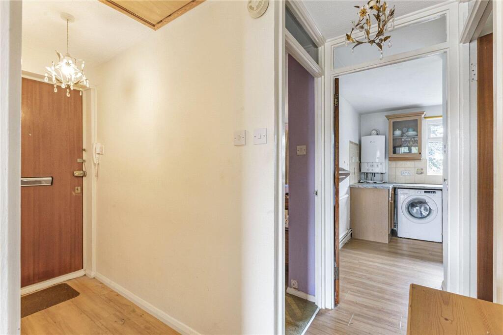 Apartment in London, Bromley Park, Plaistow - View 3