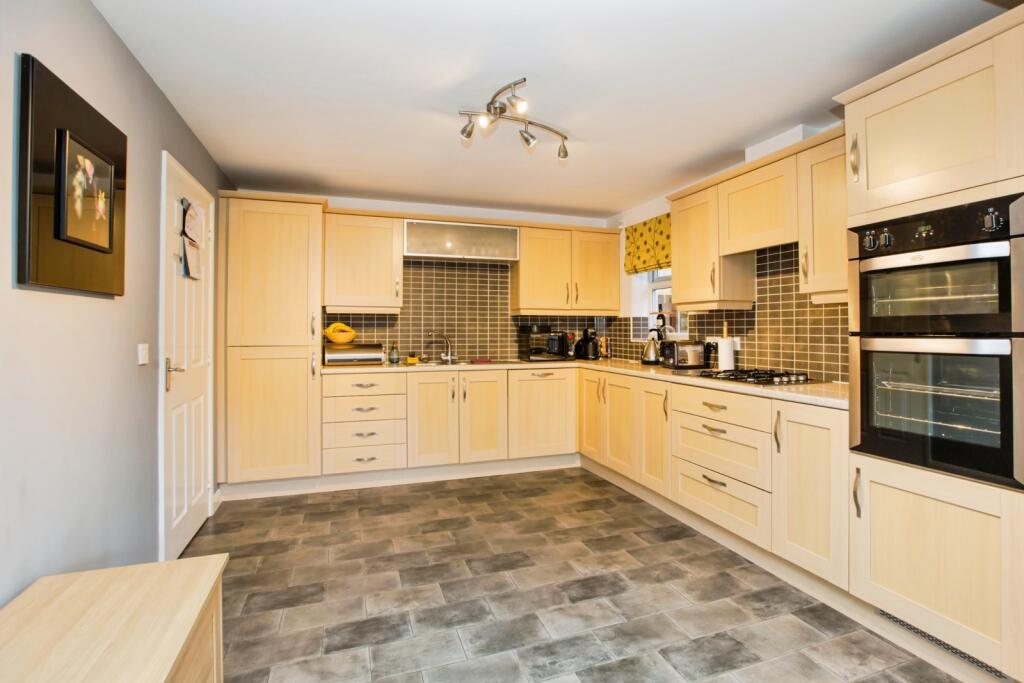 Ovenden Wood Road, Halifax, West Yorkshire, HX2 photo 4