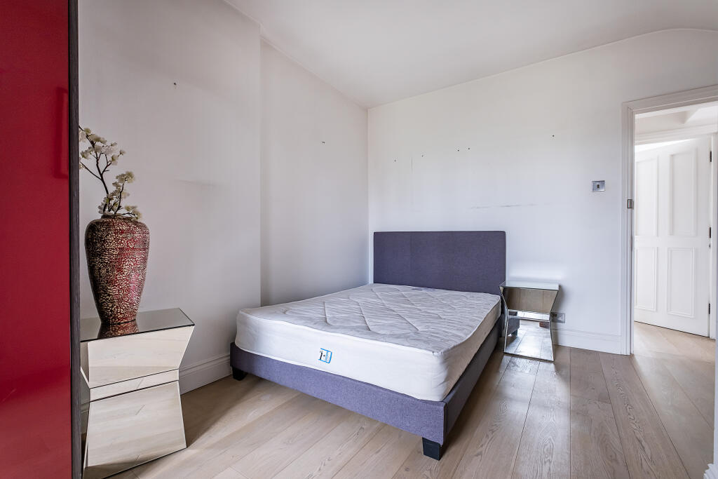 Apartment in London - View 5
