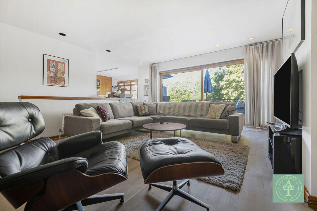 House in London - View 2