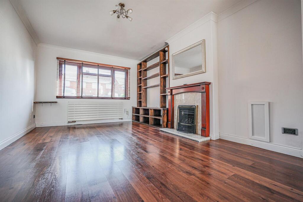 House in Hemel Hempstead - More