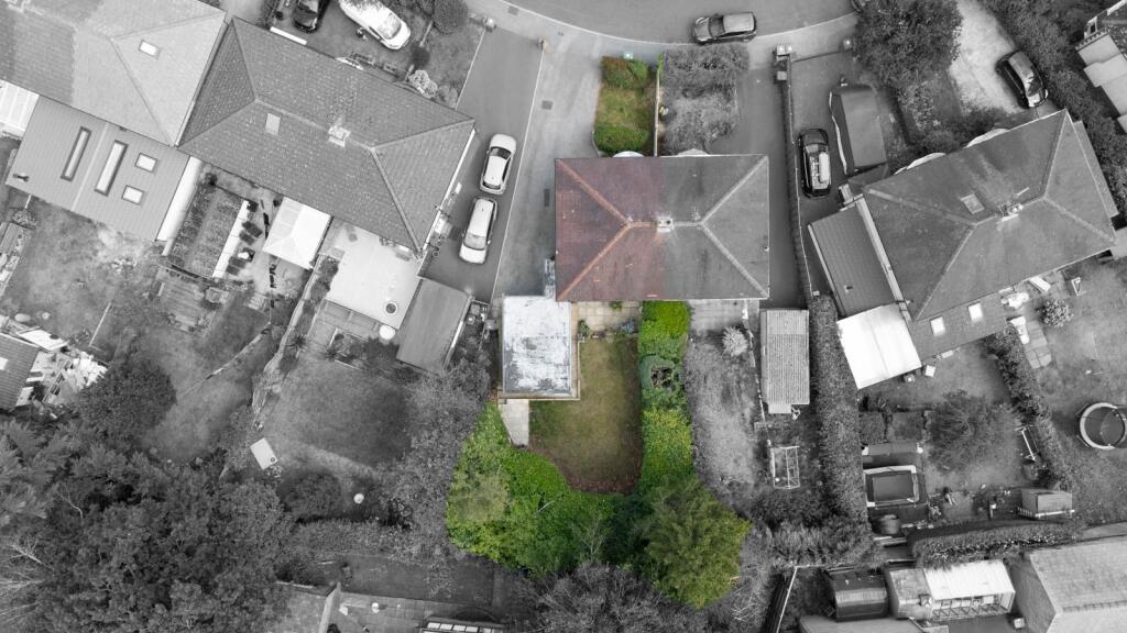 House in Huddersfield, Fixby - More