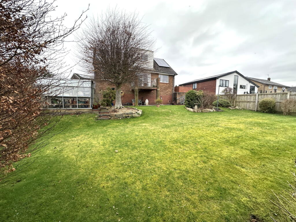 85 Oozewood Road, Royton photo 3