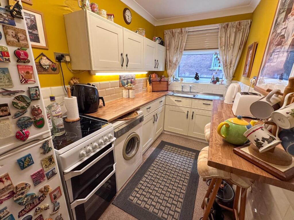 Apartment in Stockport, Heaton Moor, The Four Heatons - View 4