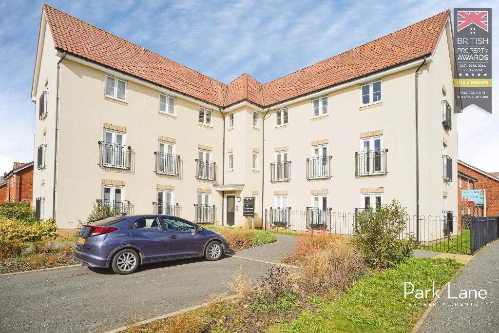 2-bed flat on Newland Avenue, Bishop's Stortford, Hertfordshire, CM23, £74,250