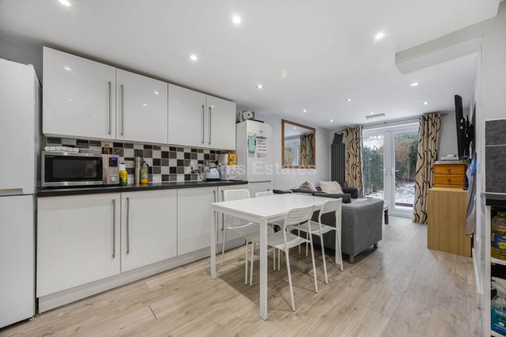 House in Reading - View 4