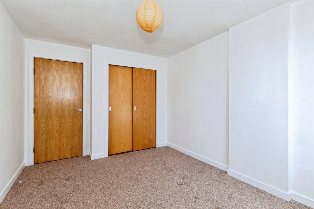 Apartment in Slough - More