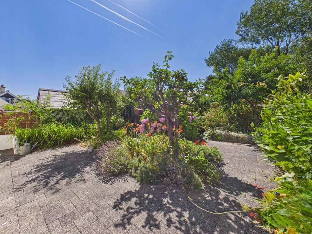 Mayfield Avenue, Porthcawl - View 2