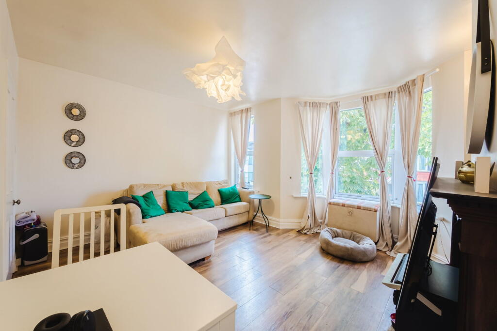 Main image of property: 139b County Road, Swindon, SN1 2EB