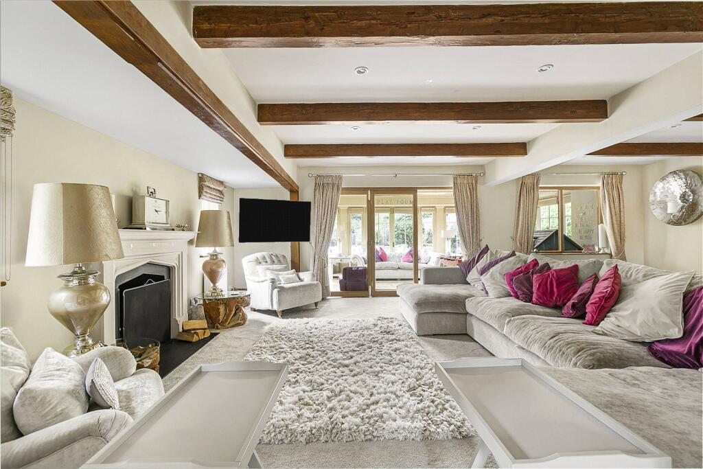 House in Barnet, Hadley Wood - More