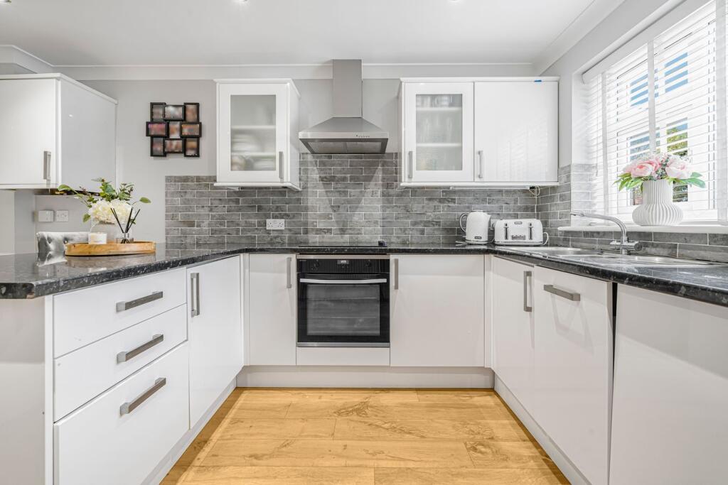 House in Spelthorne, Charlton - View 3