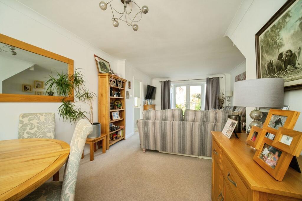 House in Bracknell, Warfield - More