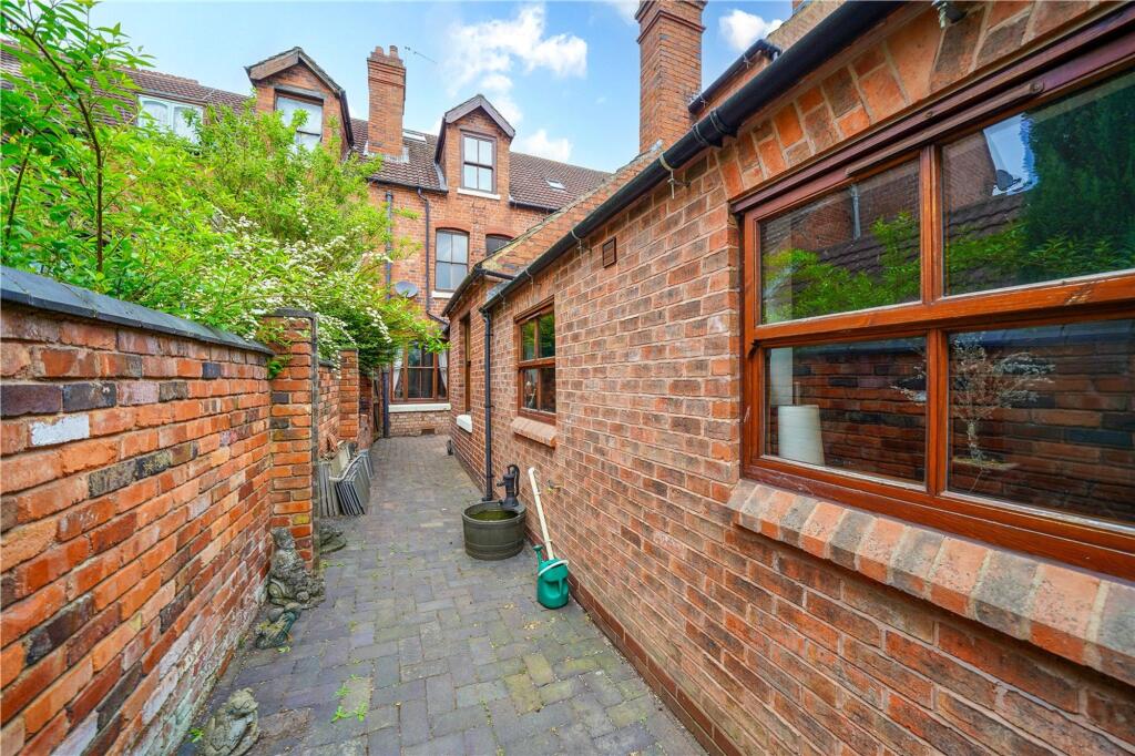 Hurcott Road, Kidderminster, DY10 photo 2