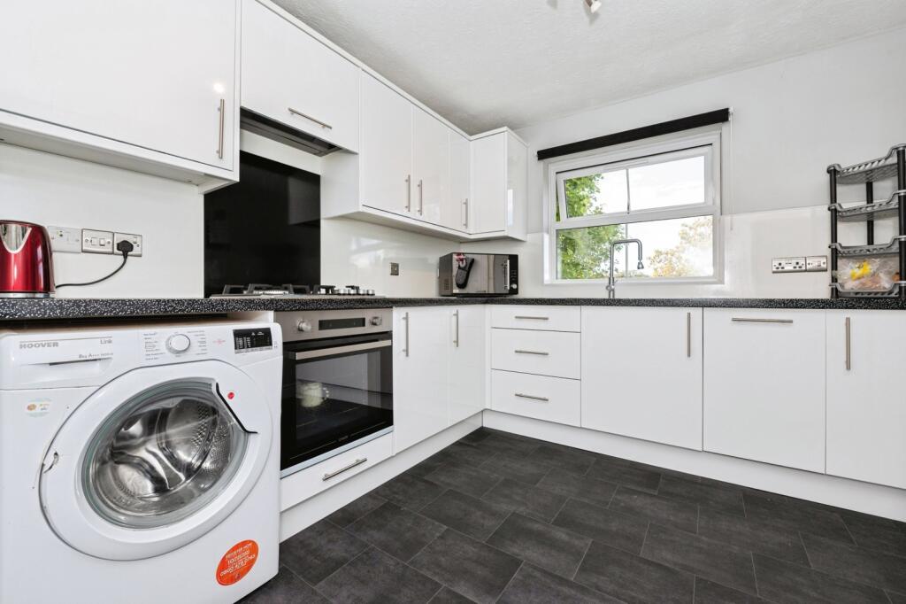 Apartment in Dartford, Swanscombe and Greenhithe - View 4