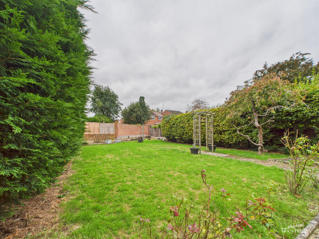 Soulbury Road, Leighton Buzzard, Bedfordshire photo 3