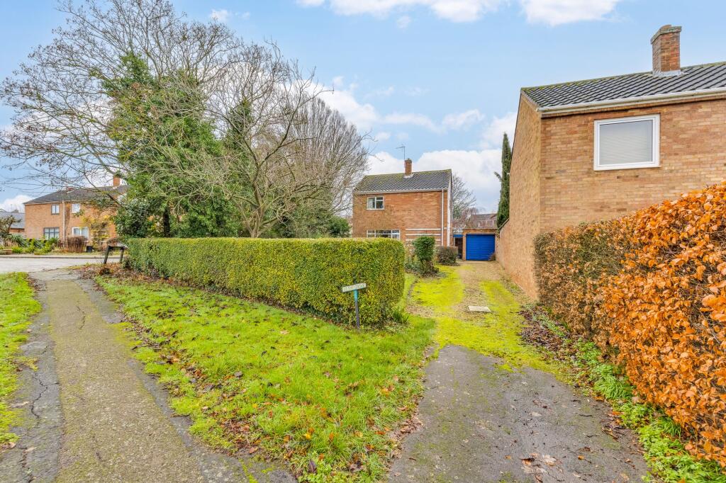 3-bed detached on The Grove, Houghton Conquest, MK45, £415,000