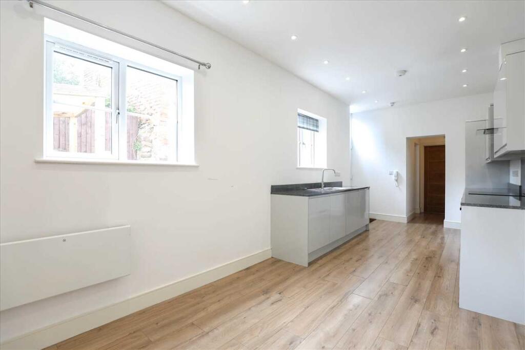 Apartment in Kettering, Burton Latimer - View 2