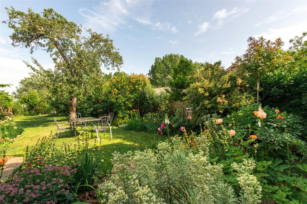 Wrayfields, Stotfold, Hitchin, Bedfordshire, SG5 photo 4