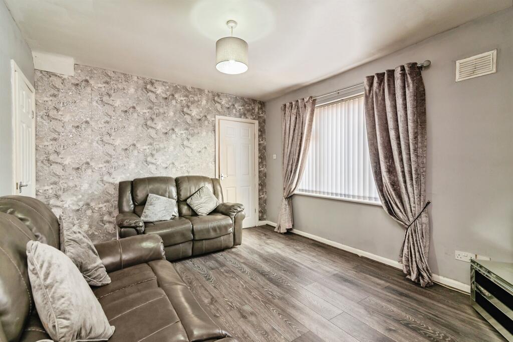 House in Nottingham, Bulwell Hall Estate, Rise Park - View 3