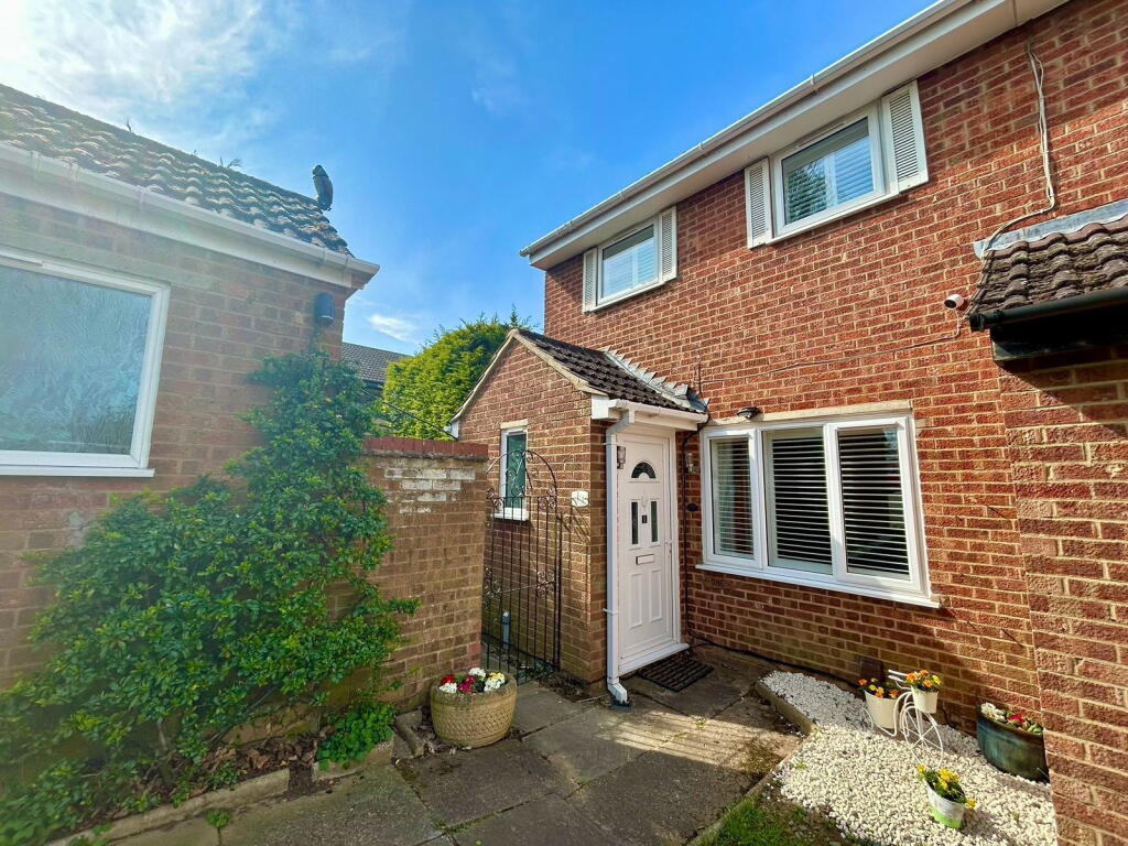 Main image of property: Bracken Close, Rugby, Warwickshire, CV22 6AL