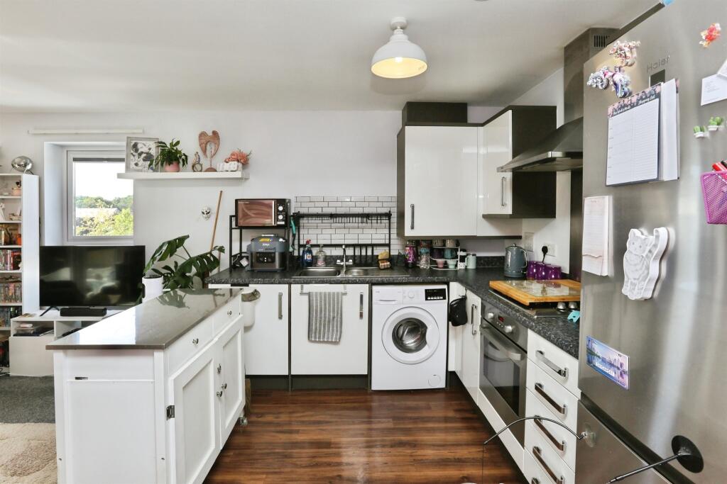 Apartment in Gosport, Rowner - View 3