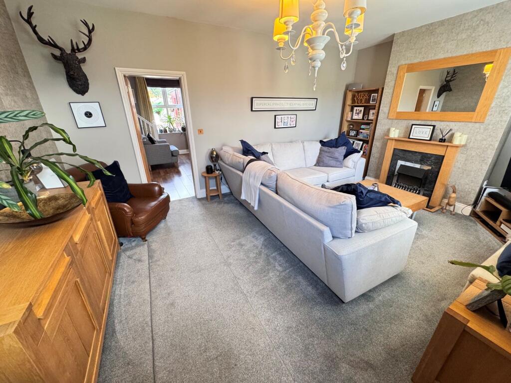 House in High Peak, Chapel-en-le-Frith - View 2