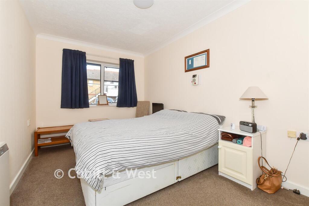 Apartment in Portsmouth - More