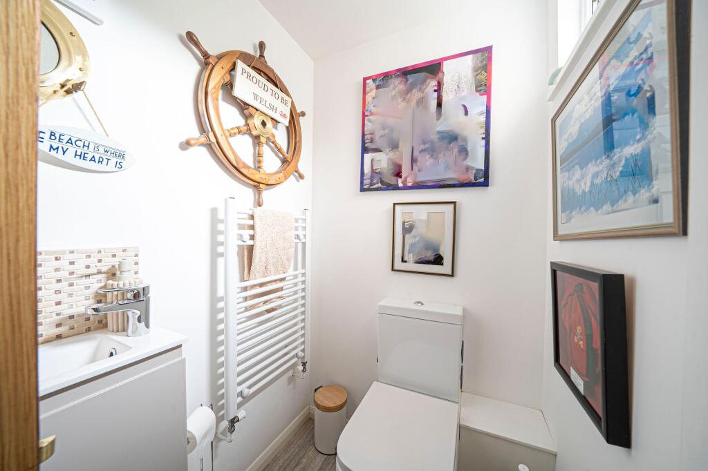 House in Test Valley, Shipton Bellinger - More