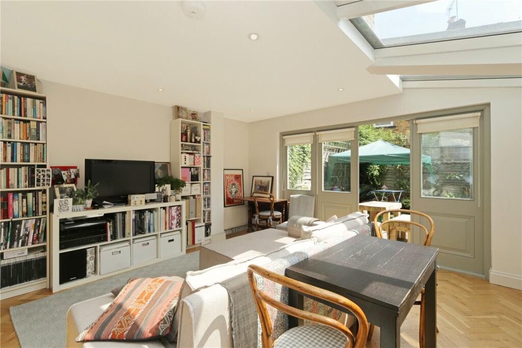 Main image of property: Clifton Avenue, London, W12