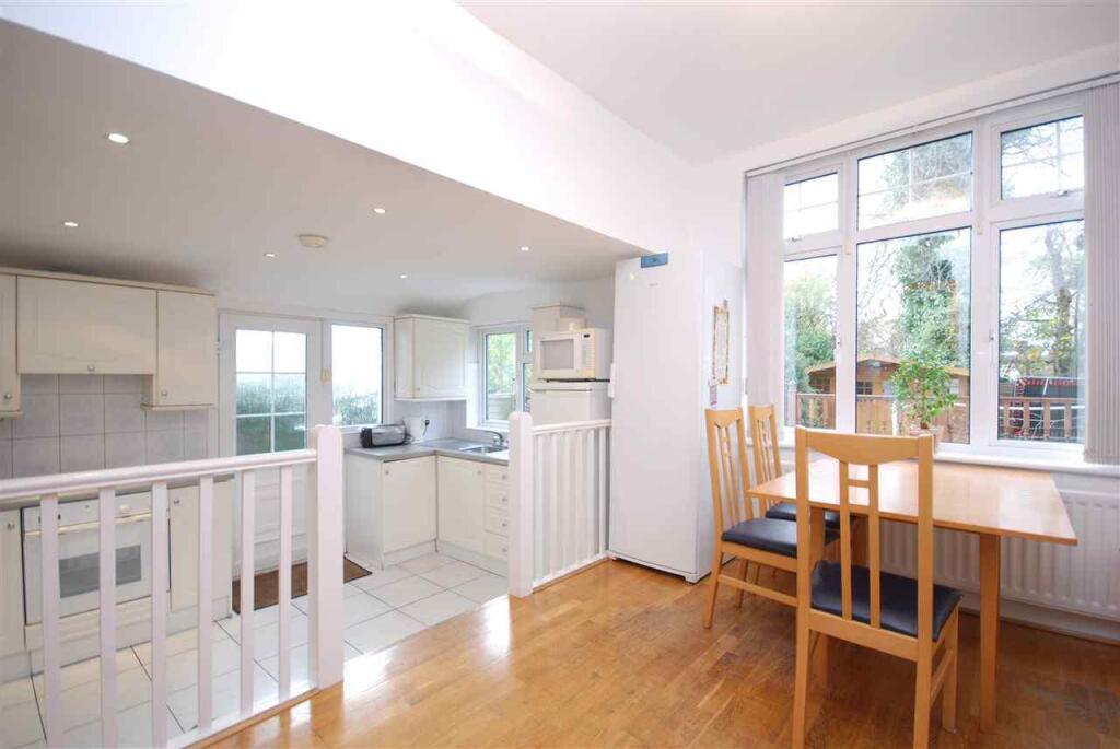 House in London - View 5