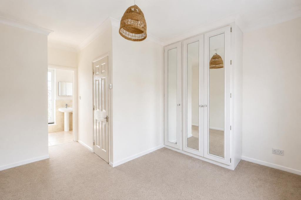 Apartment in Twickenham - View 5