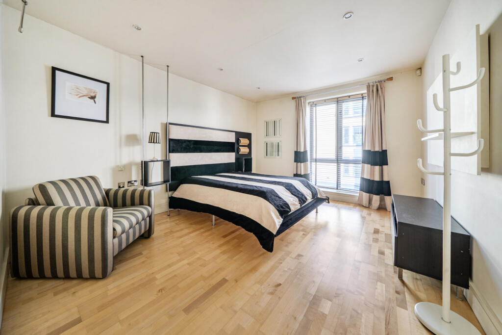 Apartment in London - More