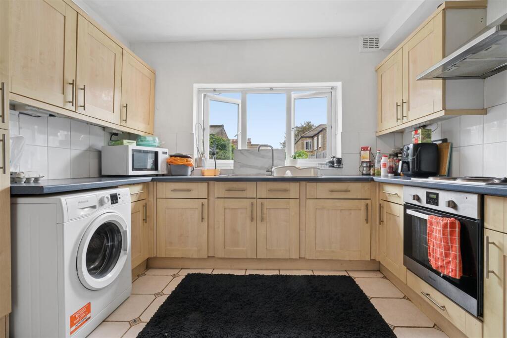 House in London - View 3