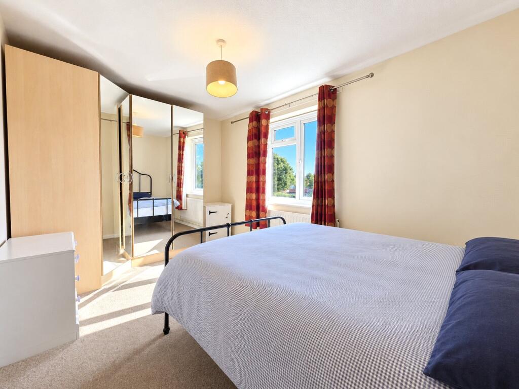 Apartment in Southend-on-Sea - View 5