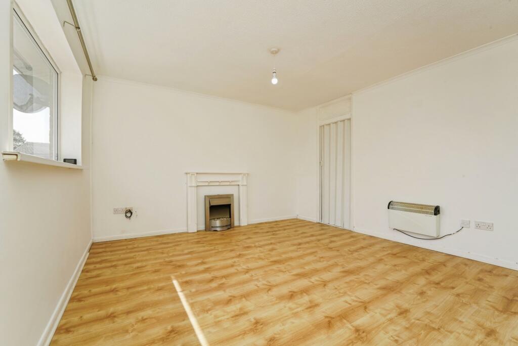 Apartment in Worcester, Worcestershire - View 4