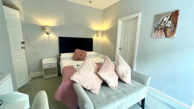 BEDROOM 8