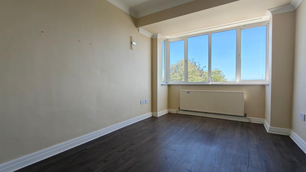 Apartment in Wirral, Liverpool City Region - View 2