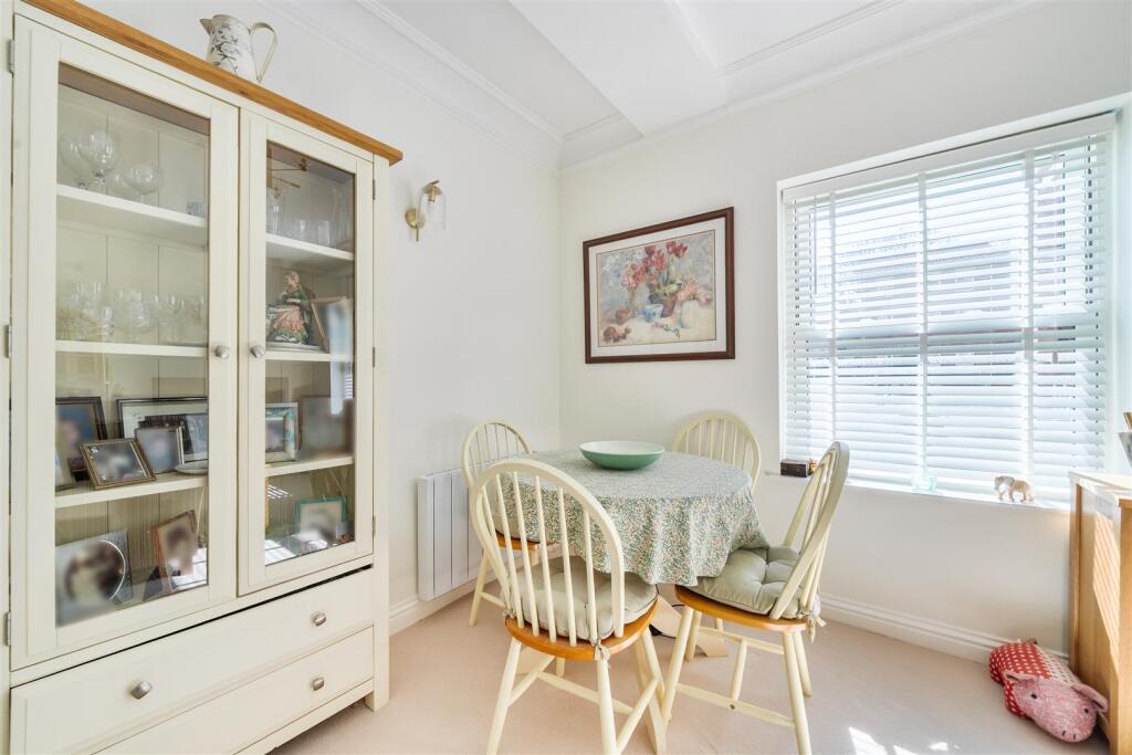 6 Sandringham Court, Shrewsbury, SY3 8LL photo 4